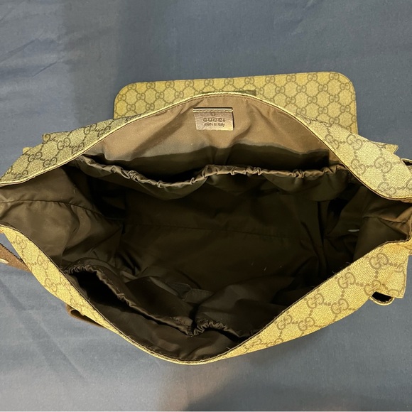 GUCCI GG Supreme Canvas Diaper Bag - Picture 8 of 16